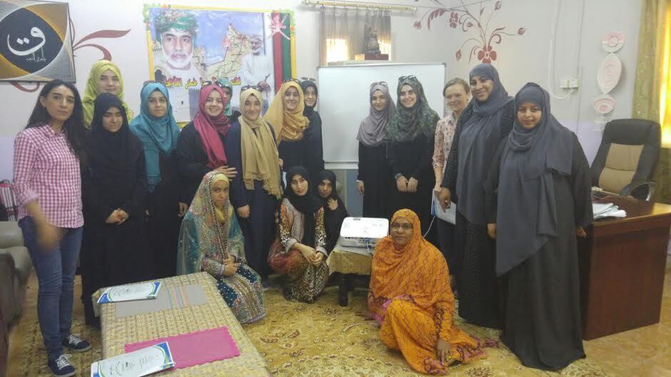 وفد من كلية السلطان قابوس لتعليم اللغة العربية للناطقين بغيرها يزور صحم