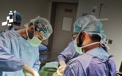 بالتكامل بين المؤسسات الصحية: نجاح جراحتين معقدتين للعمود الفقري في الرستاق