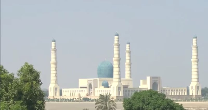 تعرف على معلومات عن جامع السلطان قابوس في صحار