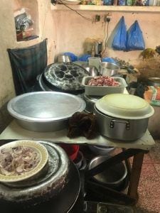 بالصور: مداهمة منزل في المعبيلة