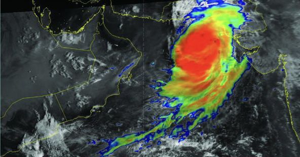 “شاهين” يبعد عن السلطنة 590 كم