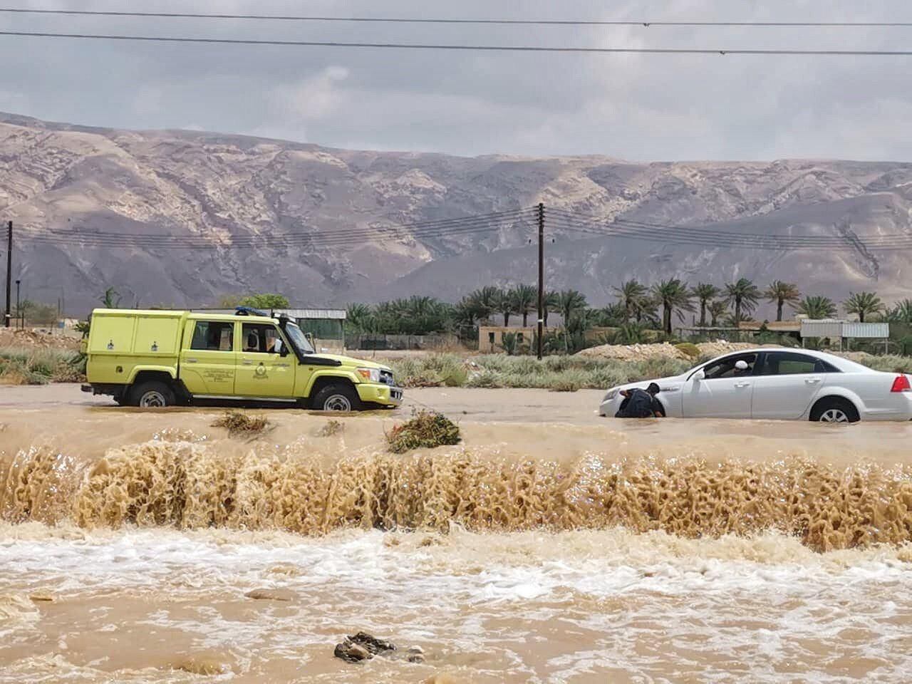 إنقاذ شخصين في ضنك