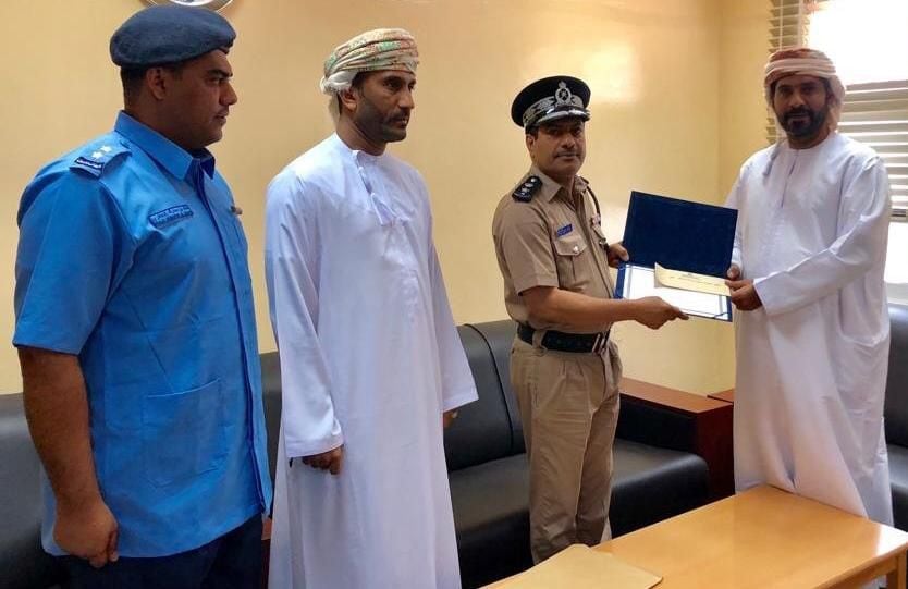 الدفاع المدني تكرّم مواطنًا