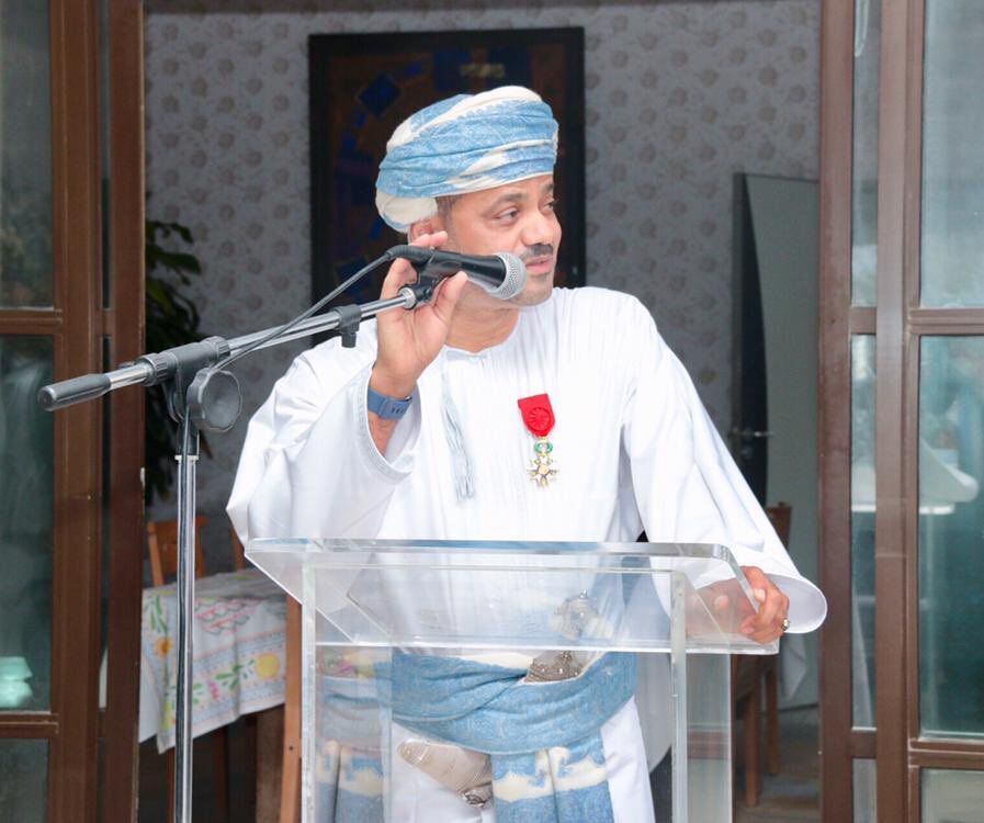 الرئيس الفرنسي يمنح بدر بن حمد وسام جوقة الشرف الوطني
