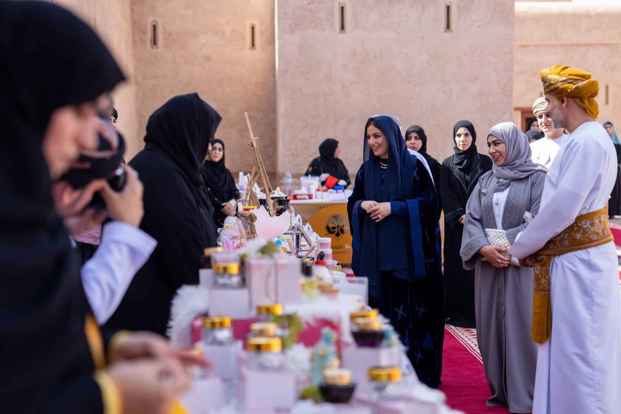 بالصور: السيدة الجليلة تزور البريمي