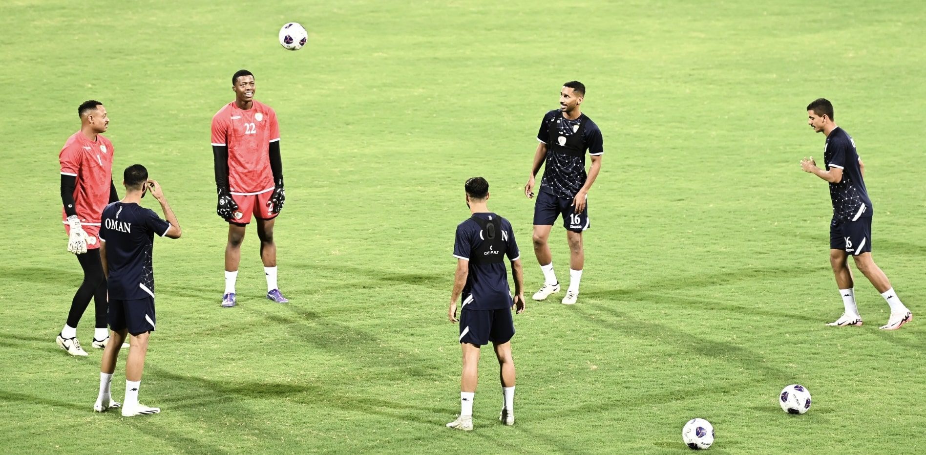 الأحمر العماني ينهي استعدادته لمواجهة منتخب العراق