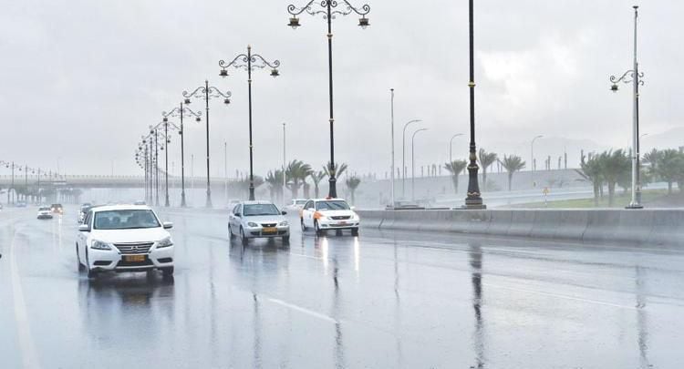 أخدود منخفض جوي يؤثر على السلطنة