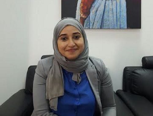 إعلامية عُمانية حاربت السرطان بإرادة حديدية.. فما هي حكايتها؟