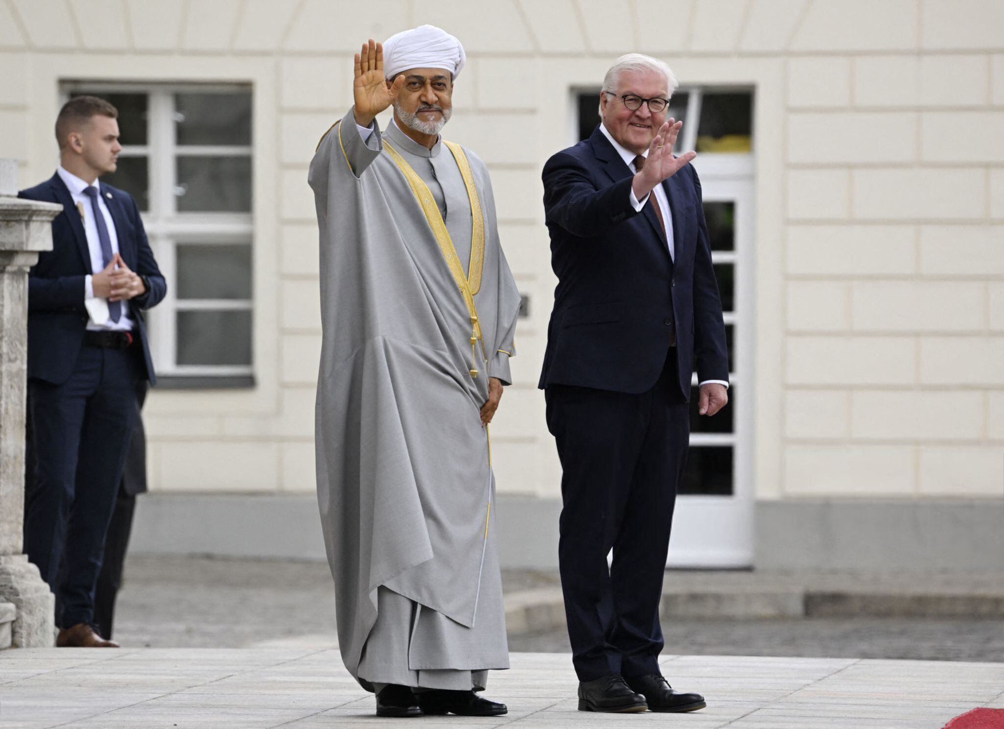 بالصور: الرئيس الألماني يستقبل جلالة السلطان