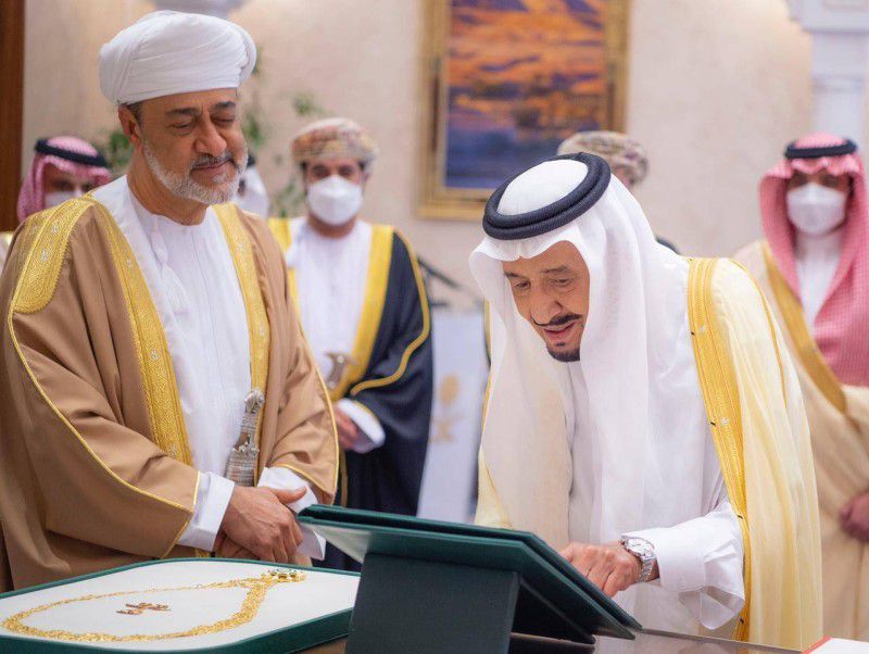 أوسمة خارجية منحت لجلالته في زيارة دولة للمملكة العربية السعودية
