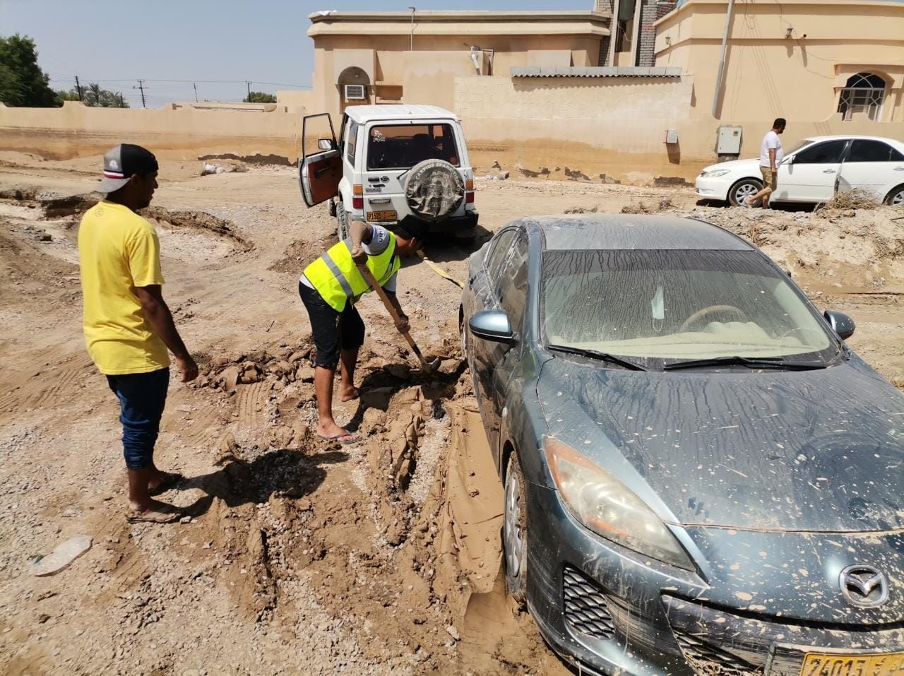 بالصور: “أبطال الدفع الرباعي للإنقاذ” يحكون عن مشاركتهم في التخفيف من تأثيرات “شاهين”