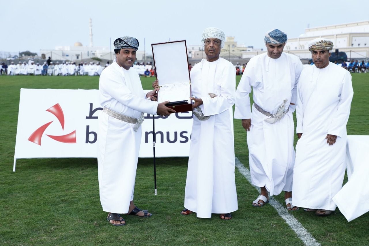 ضمن “الملاعب الخضراء” : بنك مسقط يحتفل بافتتاح ملعب جديد