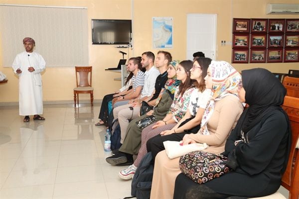 الأمريكيون يتصدرون قائمة الدارسين في كلية السُّلطان قابوس لتعليم اللغة العربية