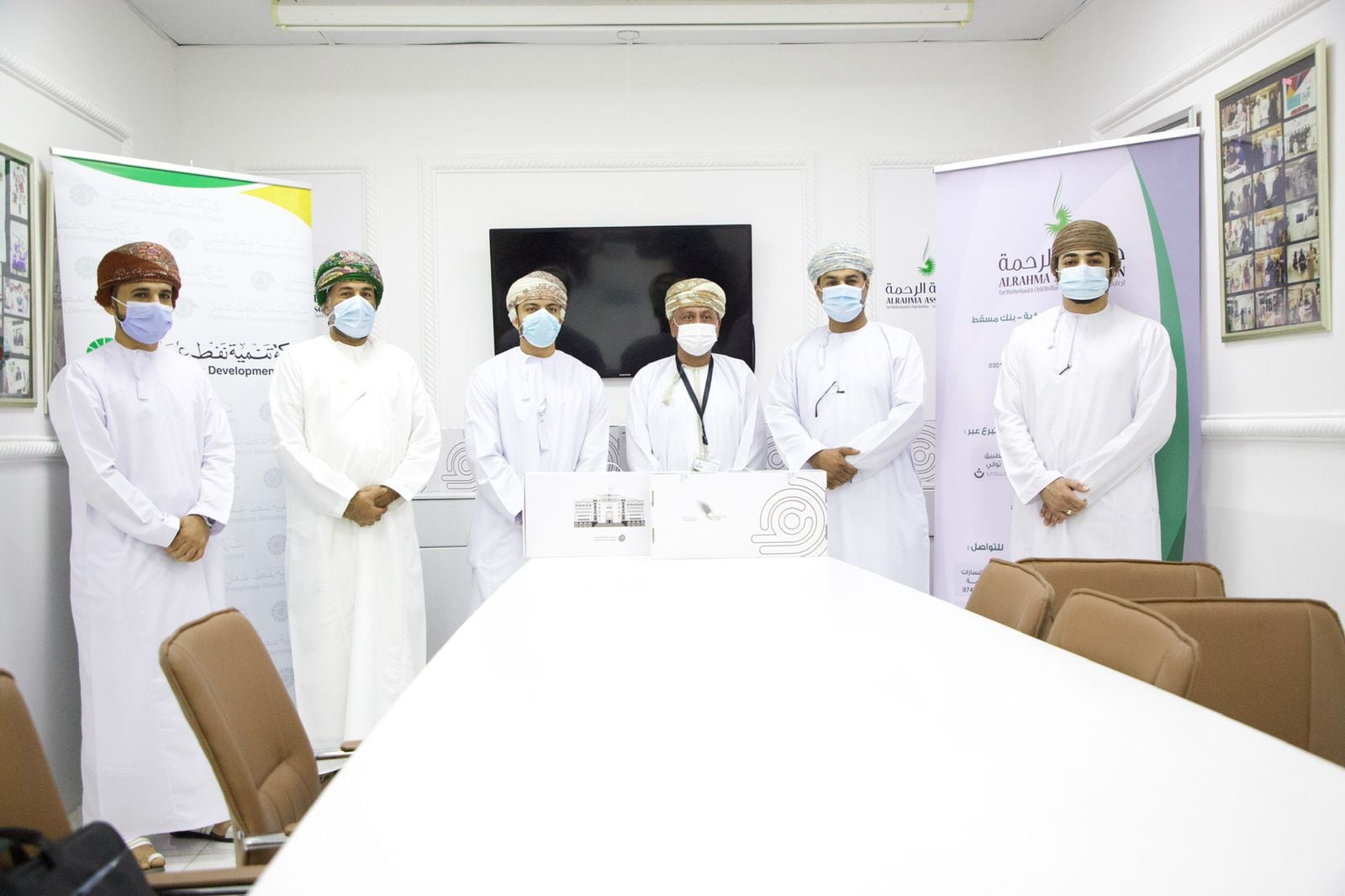 تنمية نفط عمان تتبرع بـ 116 جهاز حاسب آلي لجمعية الرحمة