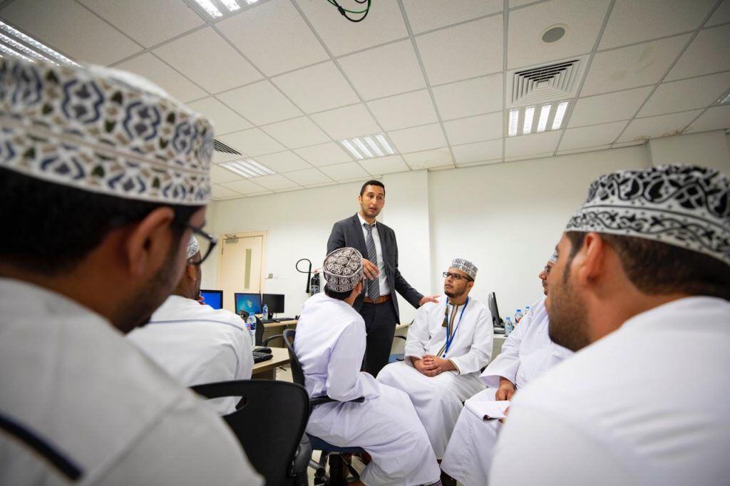 بحضور خبراء عالميين: 100 شخص يُشاركون في ملتقى حول “البلوكتشين” بصلالة