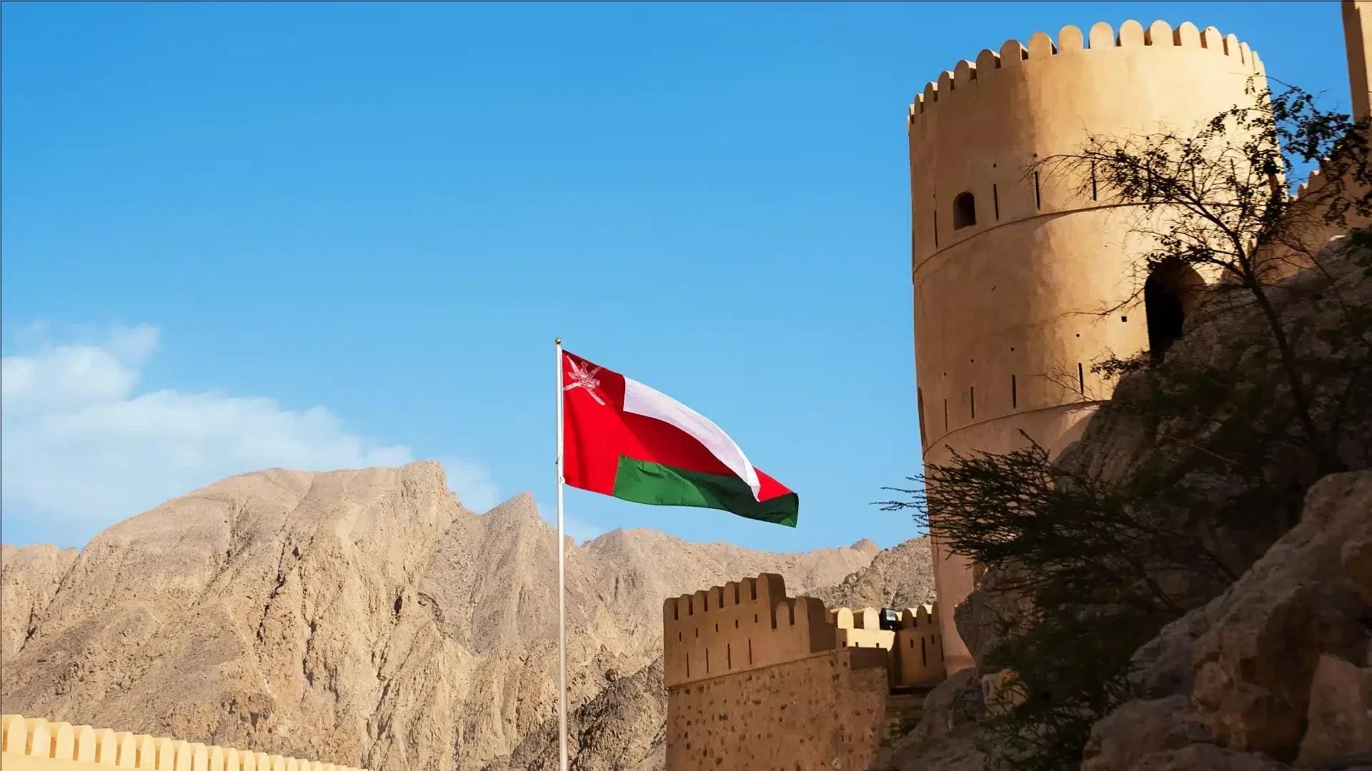 د. سلطان الخروصي يكتب: عُمان التي لا يعرفونها!