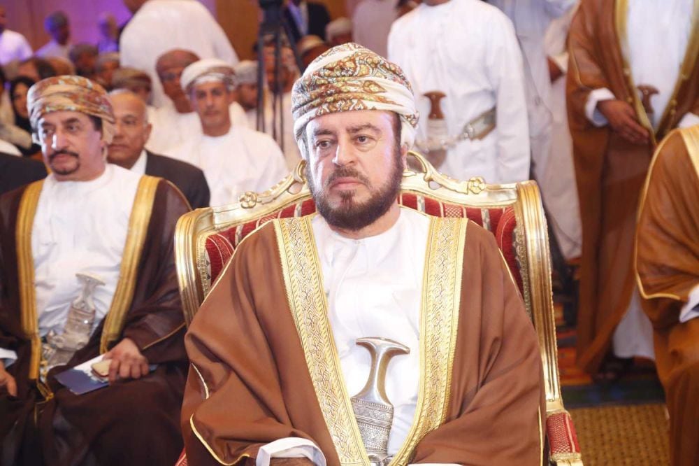 أسعد بن طارق يتسلم رسالة خطية من محمد بن سلمان