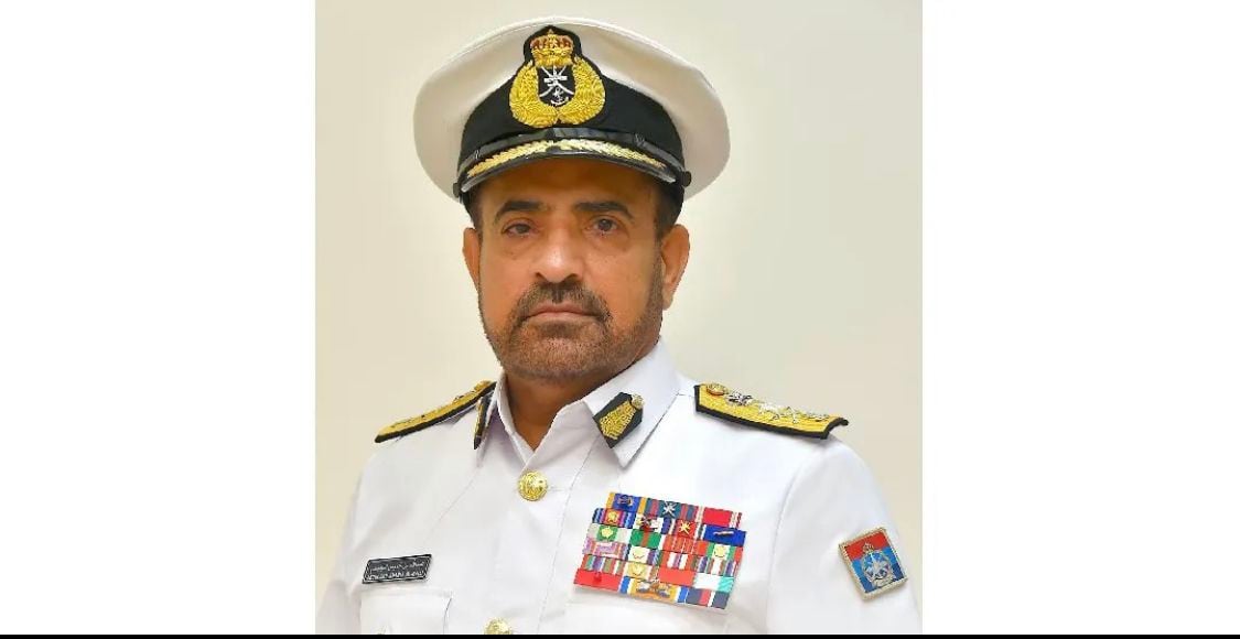 ملك الأردن يمنح وسامًا لرئيس أركان قوات السلطان المسلحة