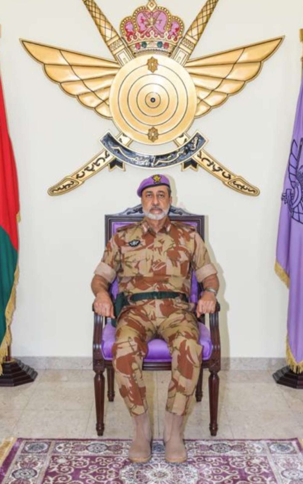 بالصور: جلالة السلطان يزور معسكر الصمود