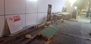 بالصور: إيقاف مركز تسوق في الخوض