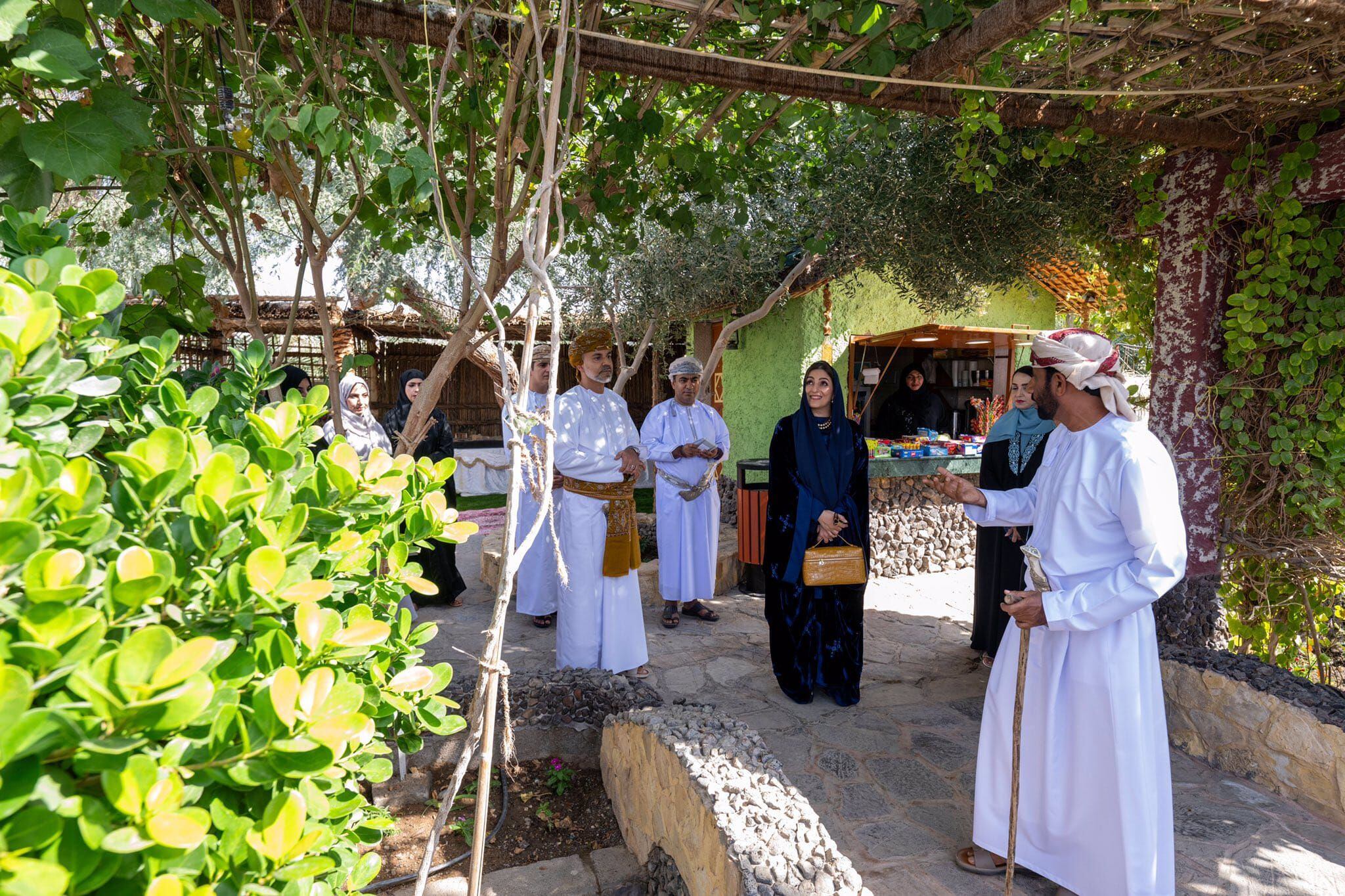 بالصور: السيدة الجليلة تزور البريمي