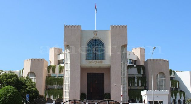 سحب على أراضٍ في إحدى ولايات مسقط