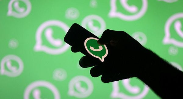 “واتساب” تخفض عدد الرسائل المعاد توجيهها