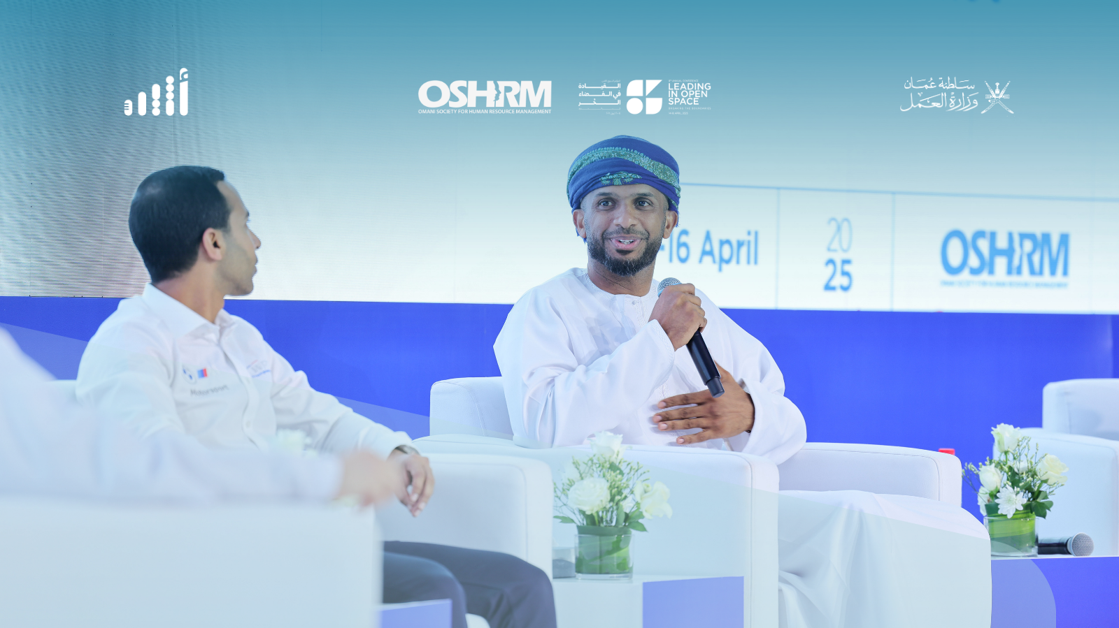 علي الحبسي من شغف طفولة إلى مسؤولية وطن: كنت لاعبًا، فأصبحت سفيرًا 