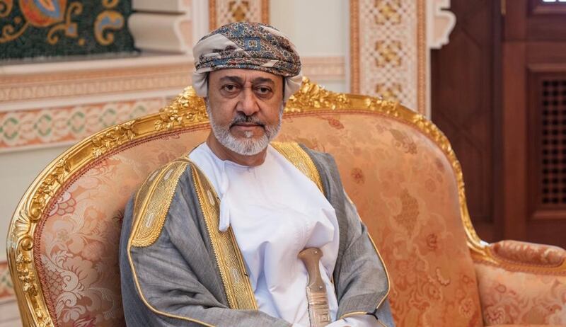 جلالة السلطان يتلقى تهاني العيد من 8 مسؤولين