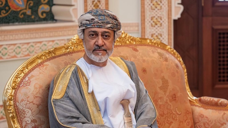 جلالة السلطان يتلقى تهاني العيد من 8 مسؤولين