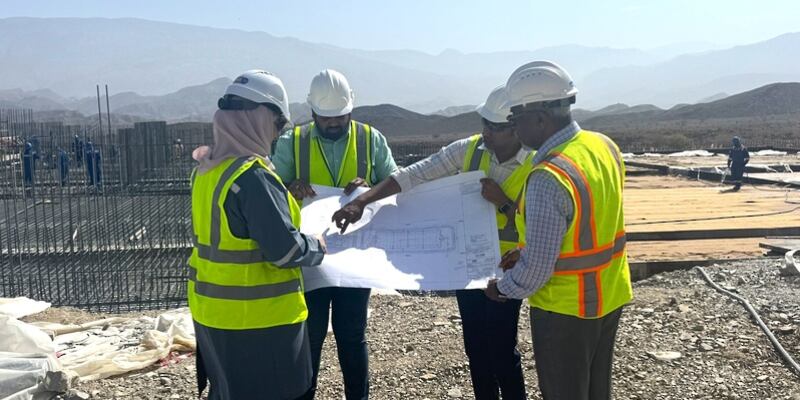 أكثر من 3300 توصيلة منزلية ضمن مشروع شبكات المياه في عبري وبهلاء 