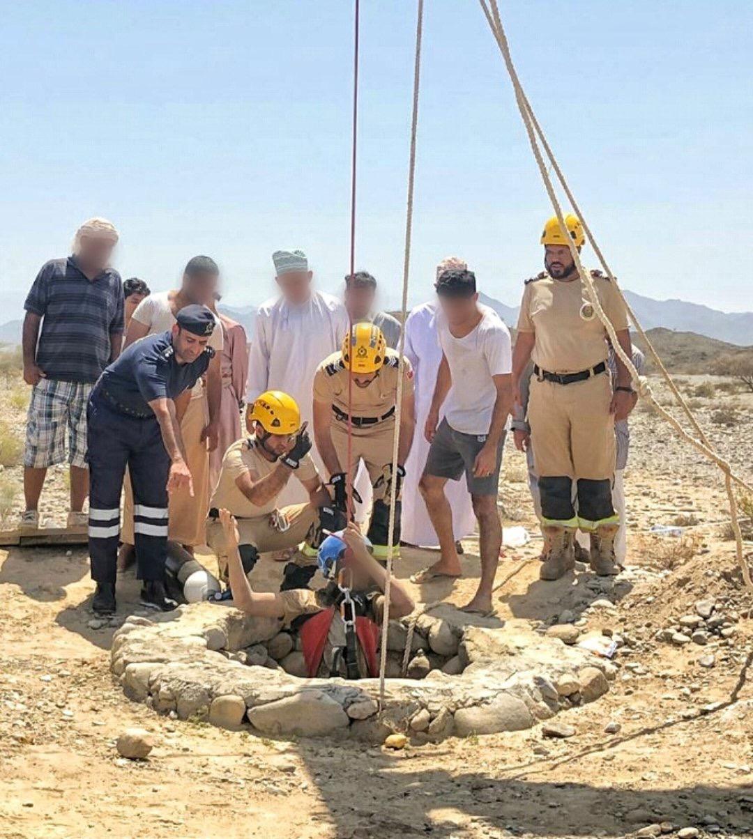 إنقاذ مواطن بعد احتجازه تحت الأنقاض