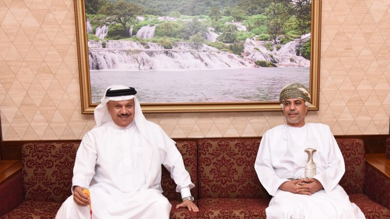 الأمين العام لمجلس التعاون يصل السلطنة