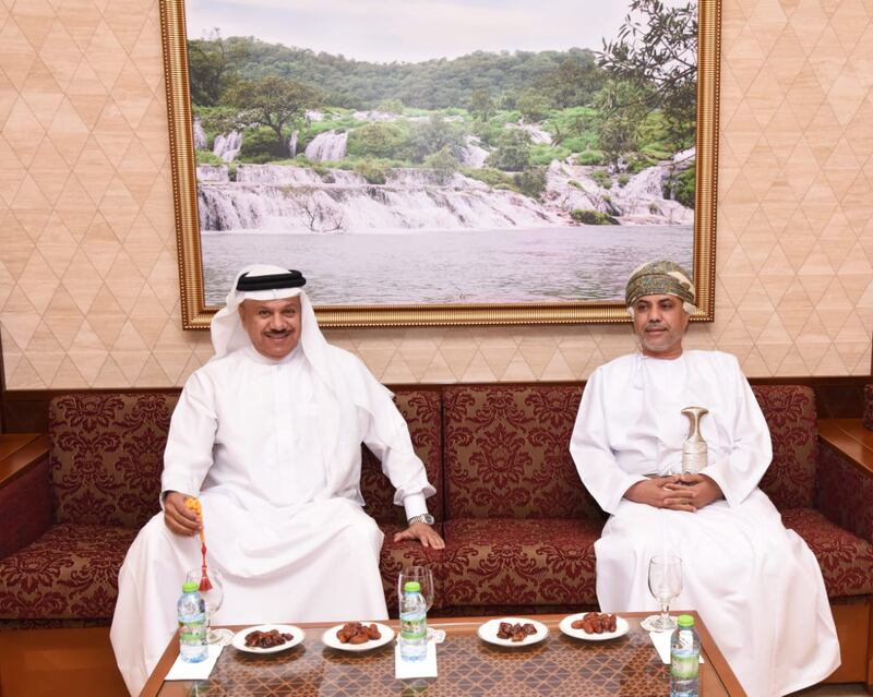 الأمين العام لمجلس التعاون يصل السلطنة