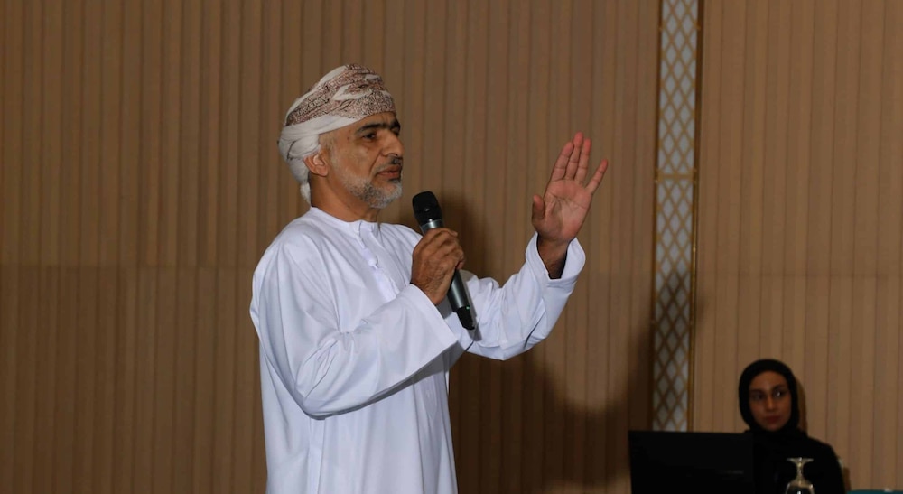 منها دراسة اقتصادية لأثر التعمين، بحث استراتيجية التعمين في القطاع اللوجستي