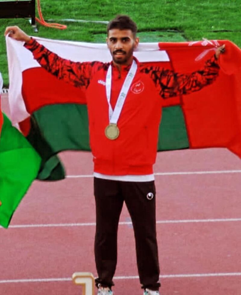 عداء عماني يحقق 3 ذهبيات في بطولة واحدة