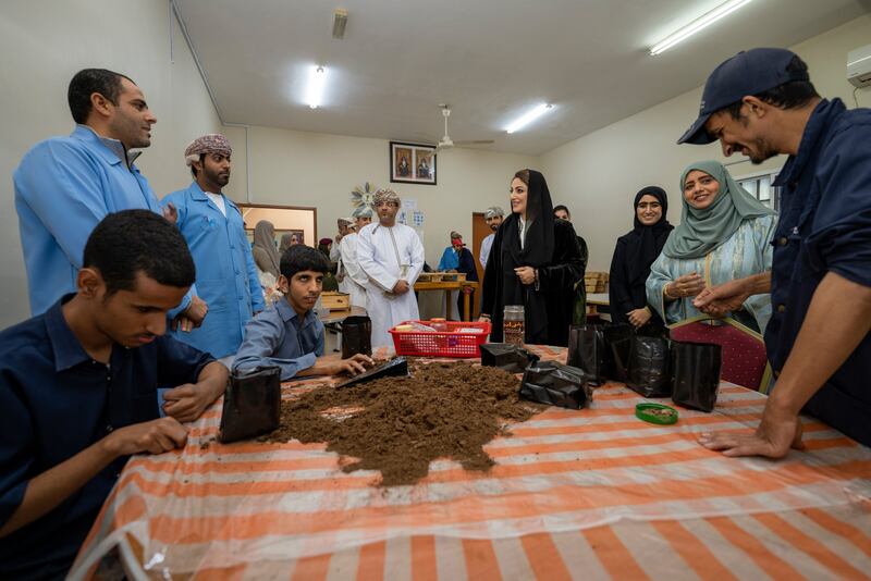 بالصور: السيدة الجليلة تزور مركز الوفاء لتأهيل الأشخاص ذوي الإعاقة