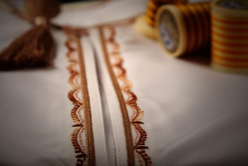 صُنّفت الى 5 أنواع..رسميا: مواصفة قياسية للدشداشة العمانية