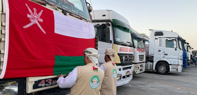الدفعة الأولى من المساعدات العمانية تصل غزة