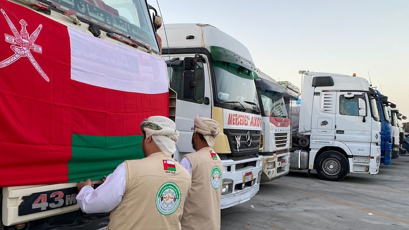 الدفعة الأولى من المساعدات العمانية تصل غزة