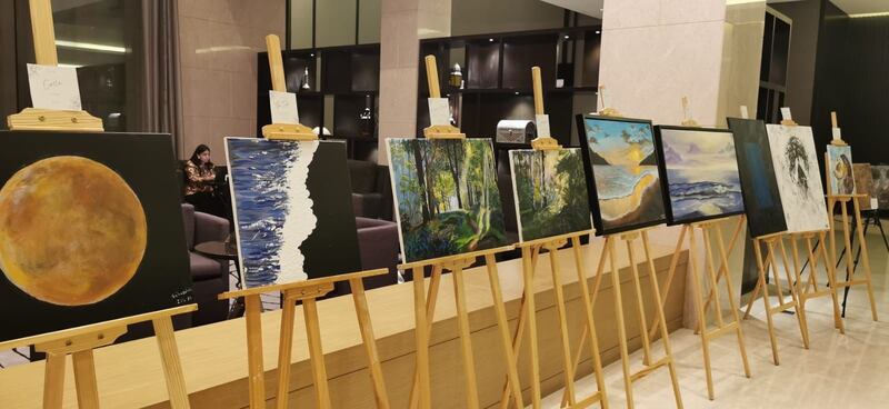 لحظات غضب وحزن ألهمتها الاتجاه نحو الرسم؛ فما قصة الفنانة بشرى البوسعيدية؟