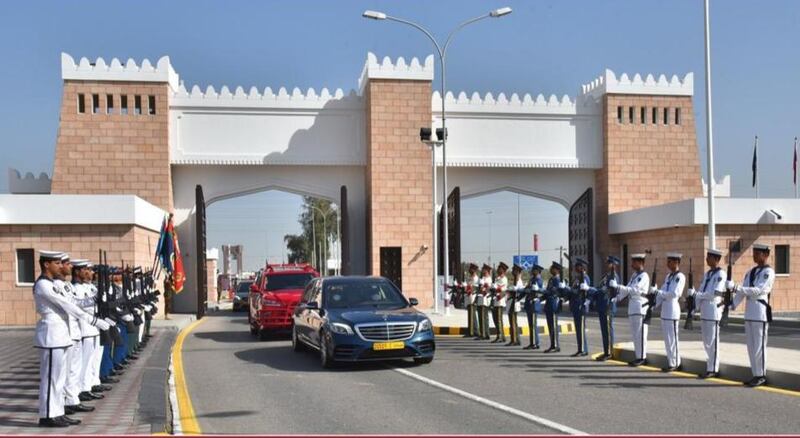 جلالة السلطان يزور معسكر المرتفعة