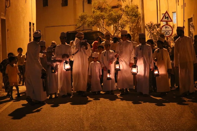 بالفيديو والصور: “التهلولة” إرث عُماني يصدح في الحارات
