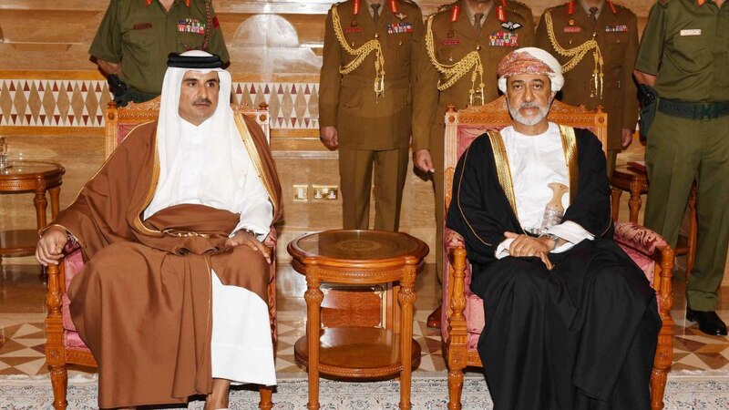 رسالة من جلالة السلطان لأمير قطر