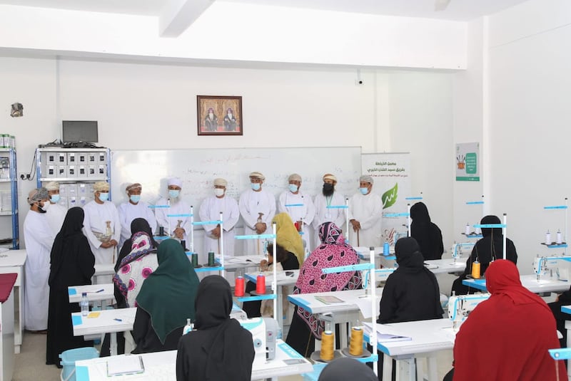 بالصور: هوية بصرية جديدة وافتتاح معمل للخياطة لفريق سمد الشأن الخيري