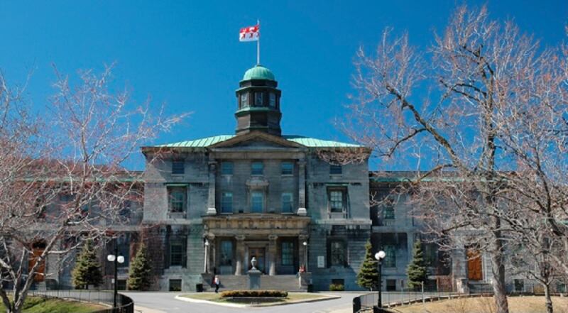 طبيب عماني أفضل متدرب في جراحة العظام بكندا