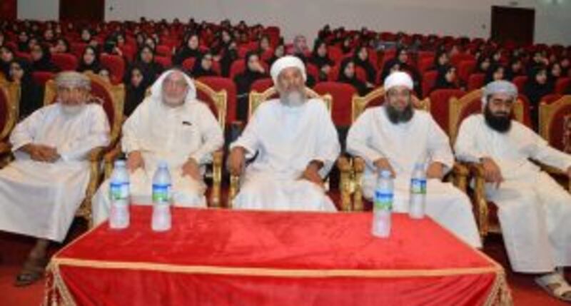 أكثر من (300) طالبة: افتتاح الدورة الفقهية الشرعية المكثفة وبرنامج الإجازة القرآنية