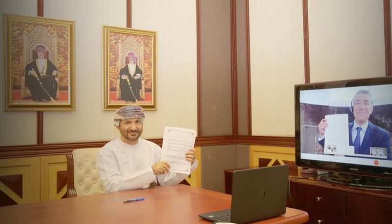 اتفاقية تعاون بين السلطنة وبريطانيا في مجال الاستزراع السمكي