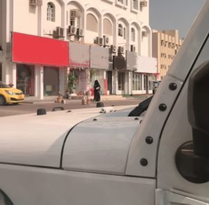 من الغرفة الفندقية 710 بدأت القصة … دعارة في مسقط يُديرها وافد ويدّعي وجود عُمانيات