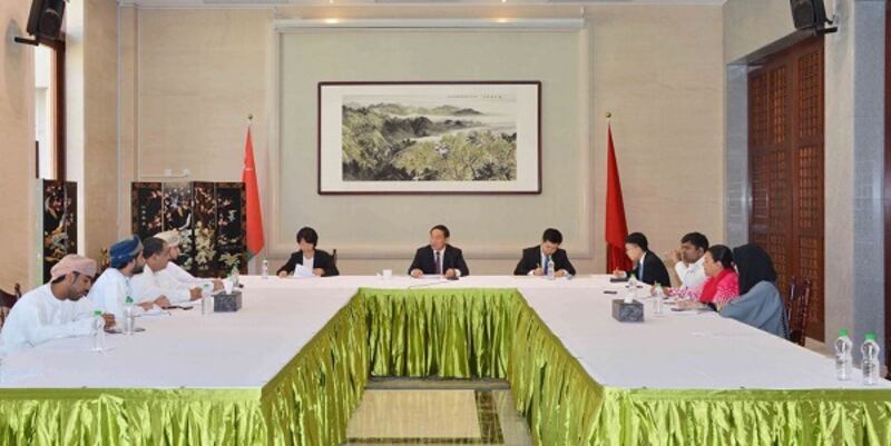 السفير الصيني يشيد بمتانة العلاقات الثنائية وجهود السلطنة في حل القضايا الإقليمية والدولية